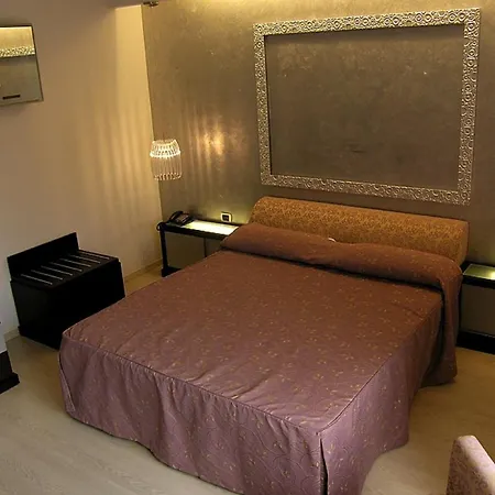 Santa Lucia Le Sabbie D'oro Чефалу