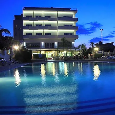 Santa Lucia Le Sabbie D'oro Ξενοδοχείο