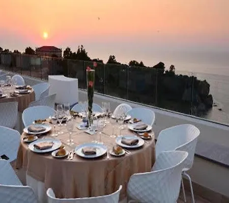 Hotel Santa Lucia Le Sabbie D'oro 4*