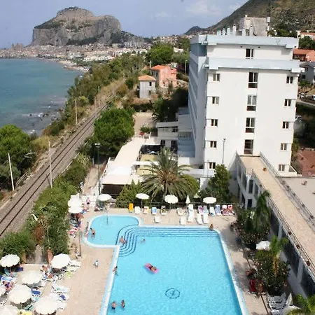 Santa Lucia Le Sabbie D'oro 4* تْشيفالو
