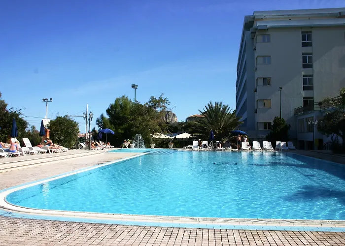 萨比多罗圣卢西亚酒店 切法卢